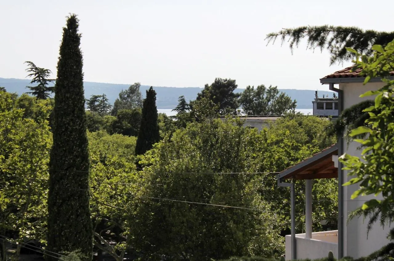 Apartments By The Sea Selce, Crikvenica - 2372 0*, Selce Chorvatsko